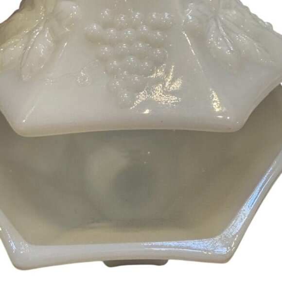 Vintage Octagonal White Milk Glass Compote With Lid Featuring Embossed Grapes & - Picture 14 of 14